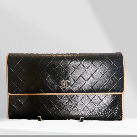 CHANEL Wallet Quilted
CC Logo Black Cream Long Fold Purse / Wallet - Picture 1 of 8